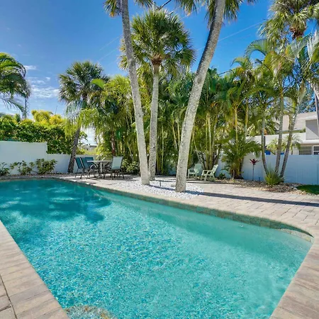 Large Pet Friendly Home Just Steps From White Sandy Beach